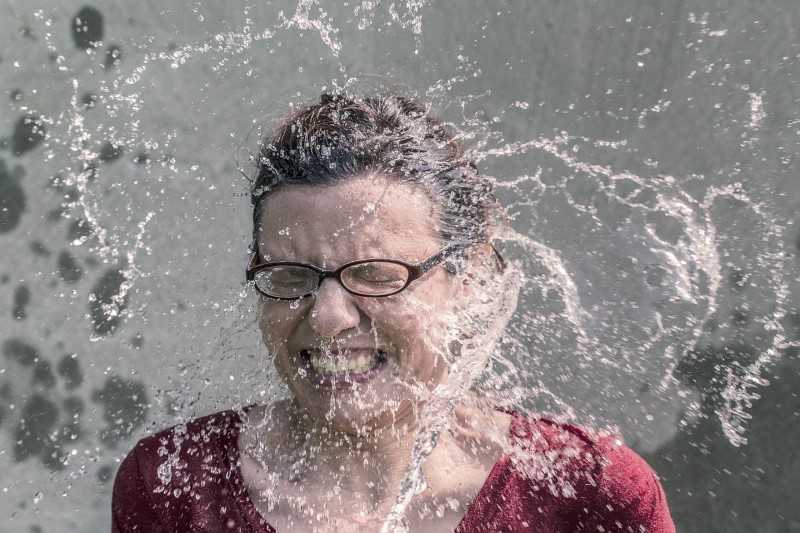 Eiskübel-Challenge - Initiieren Sie eine Produkt- oder Dienstleistungs-Hashtag-Challenge