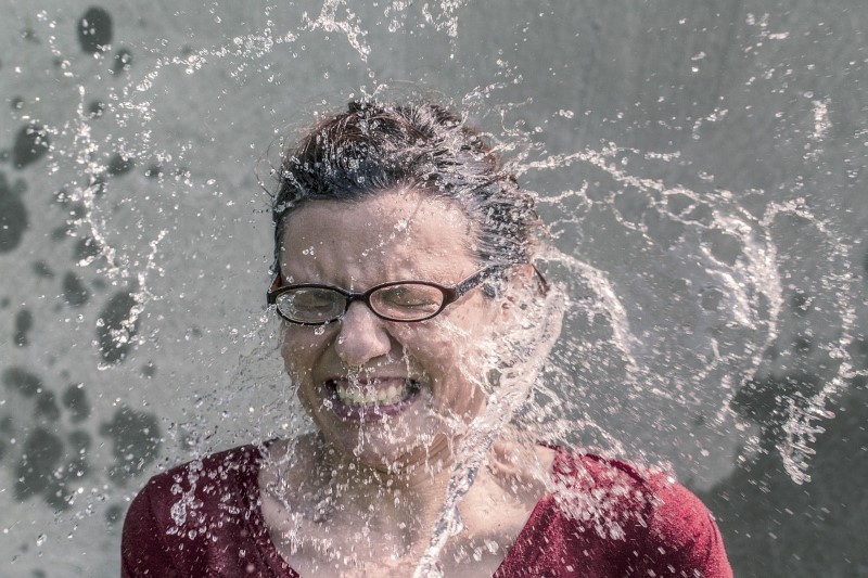 Ice Bucket challange - Zainicjuj produkt lub usługę Hashtag Challenge